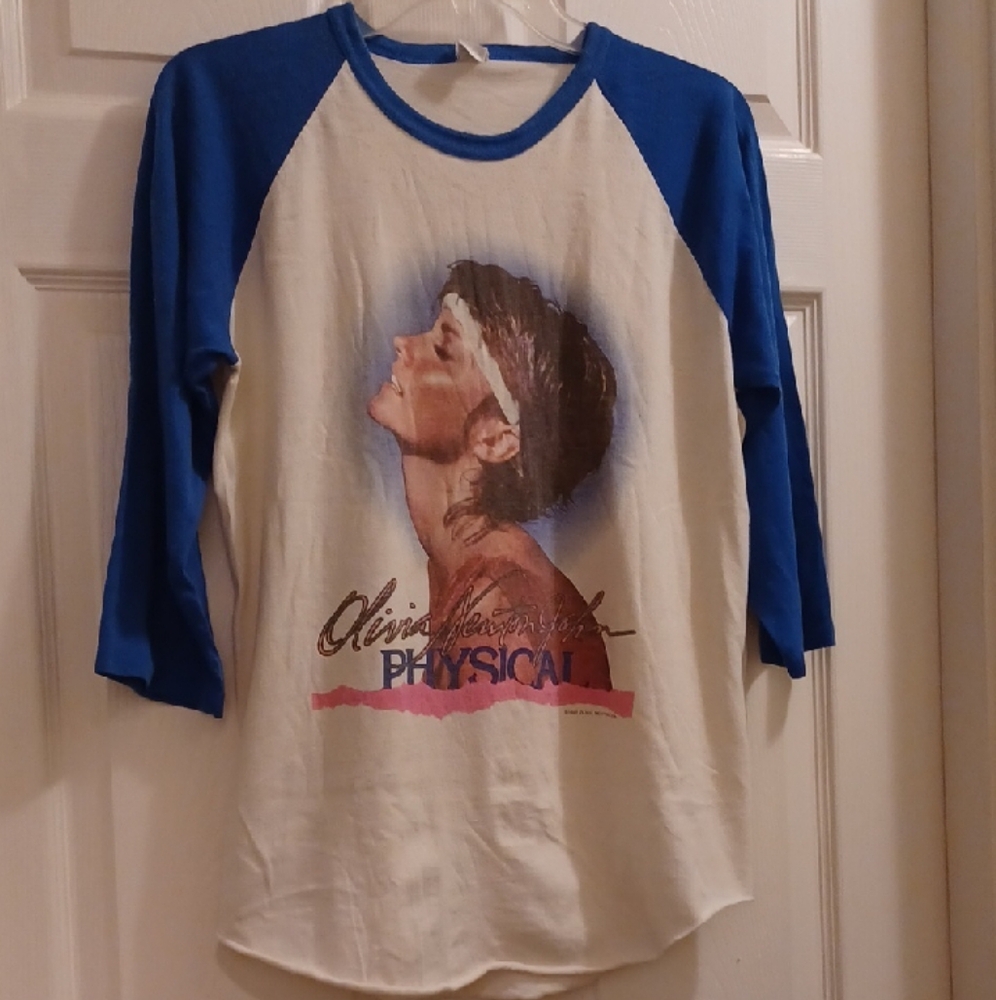 Olivia Newton John 1982 Vintage Collectible T Shirt. S -M